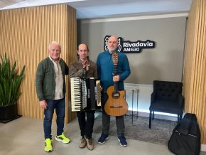 Natalio Sturla y Pablo Mini nos acompañaron en el cierre del programa con música en vivo