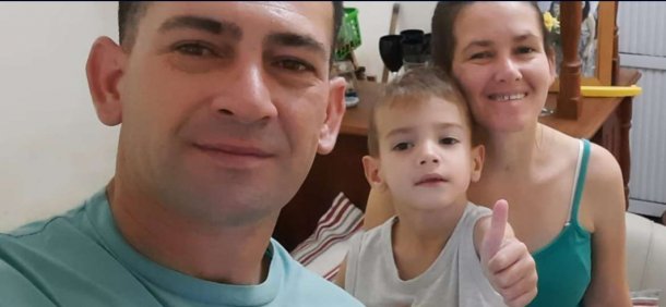 Dio a luz en coma, despertó y hoy festeja su cumpleaños junto a su hijo