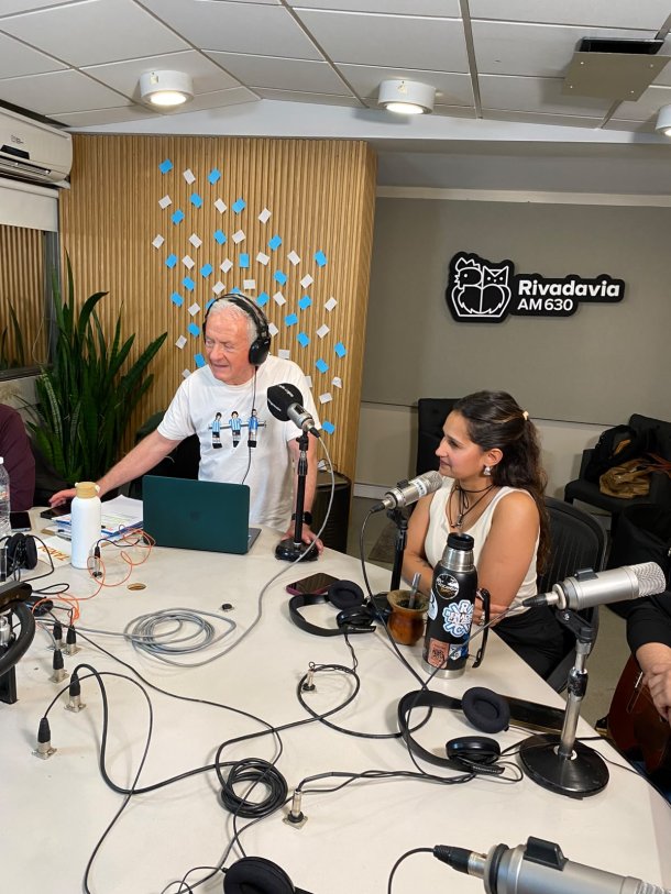 &iexcl;M&uacute;sica en vivo con Agustina Banegas y su banda!