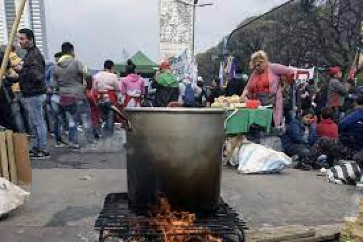Piqueteras realizaron una olla popular en repudio a los dichos de Cristina Kirchner: &quot;Creemos que los planes sociales deben ser un seguro al desocupado&quot;