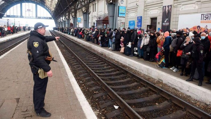 José María Escobar: “Subí a mi familia al tren para que puedan salir de Ucrania”