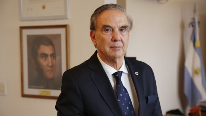 Miguel &Aacute;ngel Pichetto: "El ministro de Econom&iacute;a deber&iacute;a venir al Congreso a presentar el presupuesto en vez de ser bravuc&oacute;n  por las redes sociales"