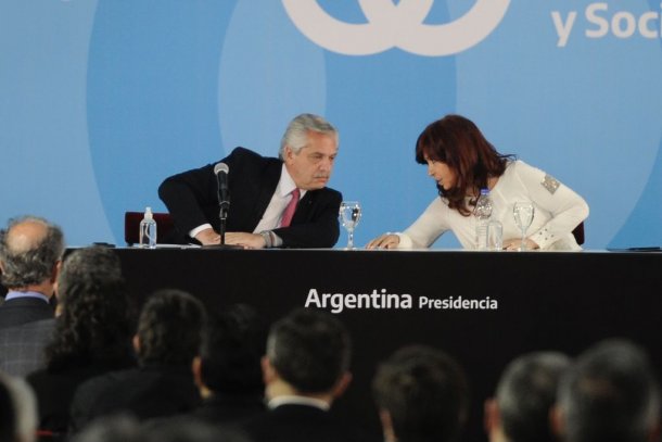 Cristina Kirchner a Alberto Fernández: "Te pido que uses la lapicera con los que tienen que darle cosas al país"