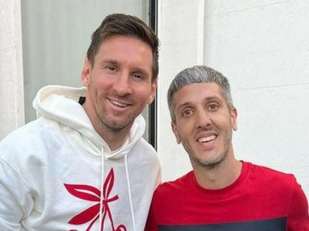 Vende bolsas en San Justo, viajó a Francia y pudo conocer a Lionel Messi