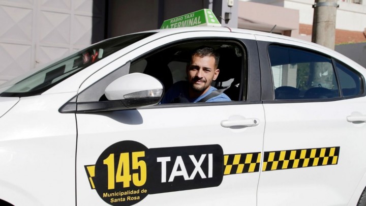El taxista de La Pampa que tiene pasión por el arbitraje