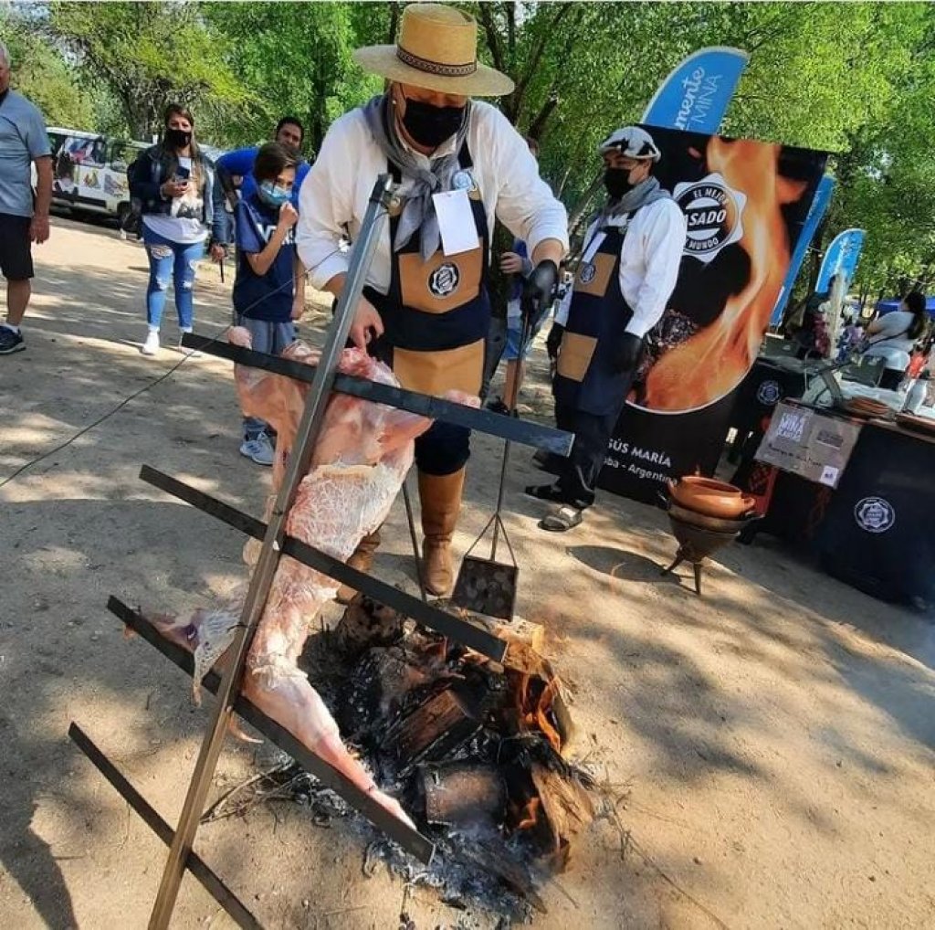 Ganó el primer puesto en Mina Clavero en el concurso buscando al &quot;Mejor asador de chivito&quot;