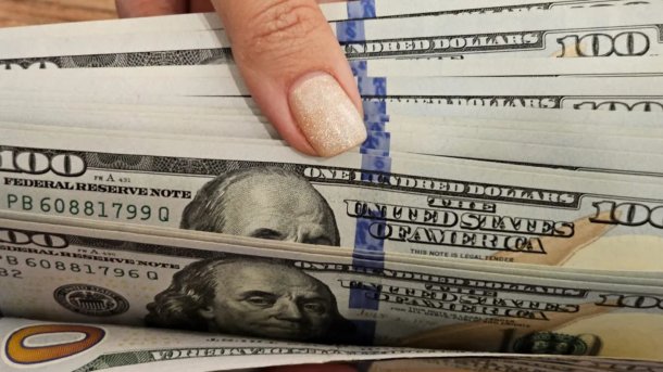 Alexis Poet: "La baja del dólar es temporaria y el futuro político del gobierno en el 2025 será clave"