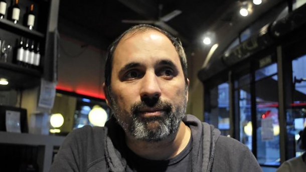 Hernán Iglesias Illia reveló que fue agredido en la manifestación en apoyo a CFK: "Me intimidaron para que me vaya y me pegaron en la nuca"