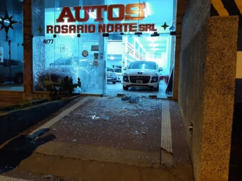 Rosario: le balearon la concesionaria por no pagar los 25 mil dólares que le pidieron para poder trabajar