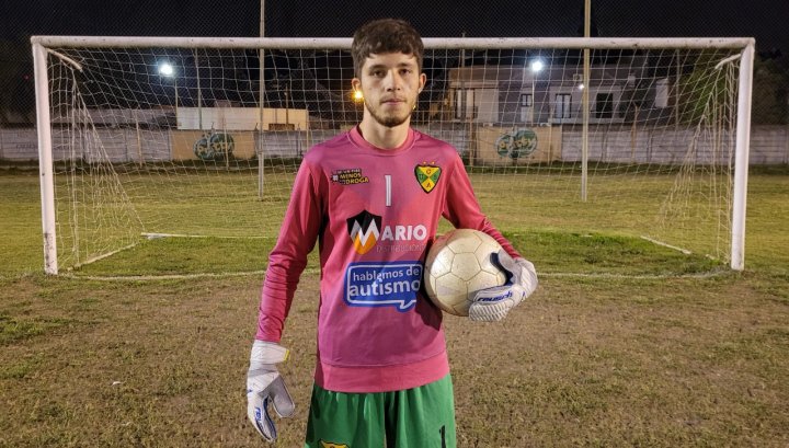 Un joven con autismo combatió los prejuicios y debutó en la primera de Unión del Suburbio