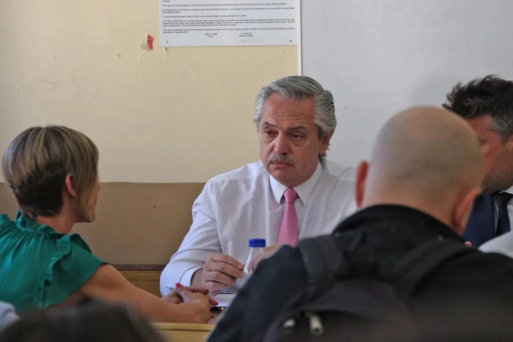 Piden suspender a Alberto Fernández de la UBA: "Antes era un orgullo que dé clases un presidente pero ahora es una vergüenza"
