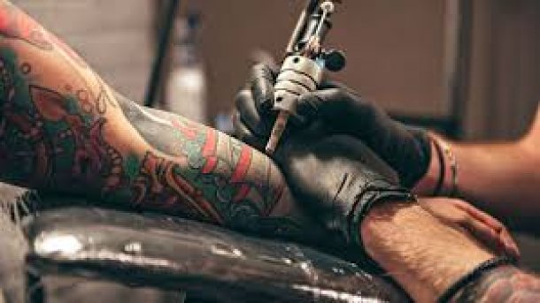 Lic. Beatriz Goldberg: “Hay que pensar en algo más transformador que los tatuajes y piercings"