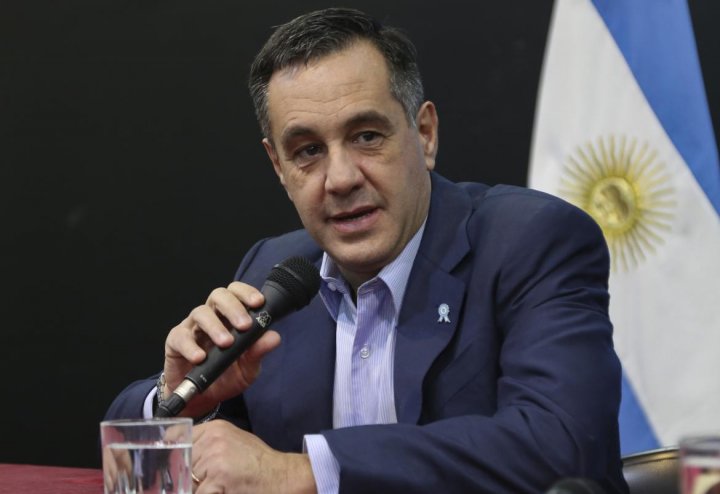 Alejandro Finocchiaro: “El sistema educativo está enfermo, hay un tumor que se llama Ctera y hay que extirparlo”