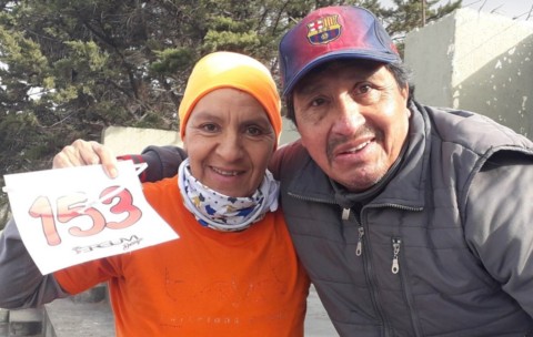 Tras una infancia difícil, encontró la salida en el deporte y ahora da clases de atletismo