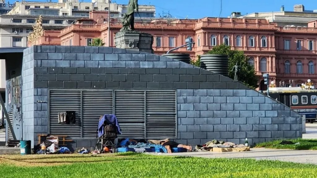 Mónica De Russis, presidenta de la Asociación Civil Amigos en el Camino: “Mucha gente vive en mejores condiciones en la calle que en los centros de inclusión donde se caen los techos y venden droga”