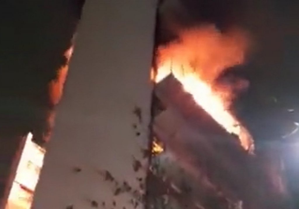 Trágico incendio en un edificio de Recoleta: hay cinco muertos y varios heridos