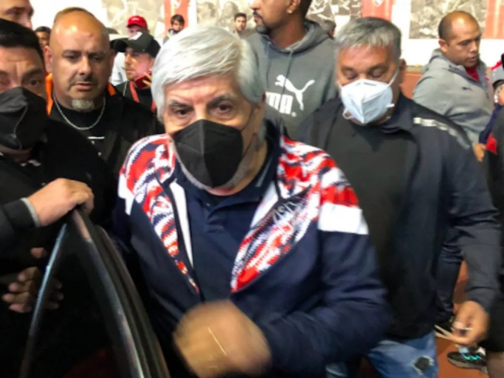 Hugo Moyano y la crisis en Independiente: recibió críticas e insultó a un hincha