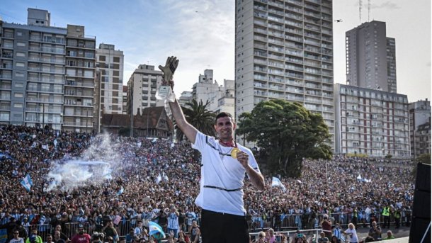 Guillermo Montenegro sobre cambiar el nombre del estadio Minella: "Lo que generó el Dibu en la ciudad es algo distinto"