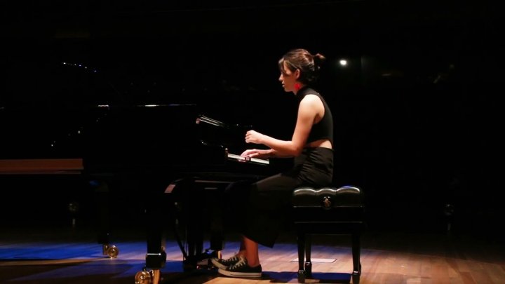 El &quot;En Argentina Nací&quot; más nacional: Mila Bozikovic hizo la versión tango