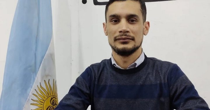 Lo iban a distinguir por su trabajo como docente pero no lo hicieron por ser crítico del Gobierno