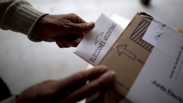 Según la Consultora Circuitos, en Provincia Santilli está en un 39.8% de intención de voto y Tolosa Paz en un 35.7%