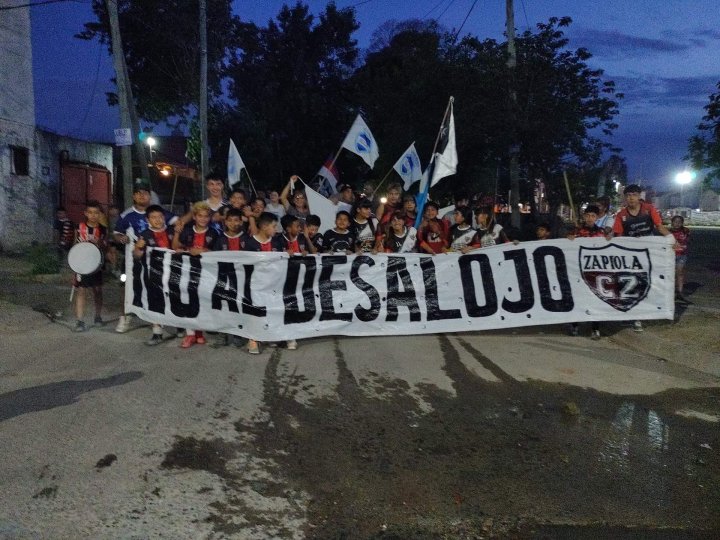 Quieren desalojar un club de barrio: &quot;Si cierran el club hay 2000 chicos que vuelven a la calle&quot;