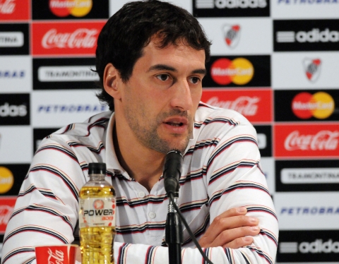 Agustin Alayes: "No veo a Rojo con otra camiseta que no sea la de Estudiantes"