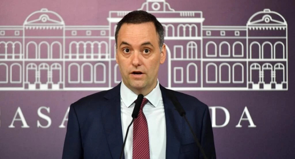 Manuel Adorni: 