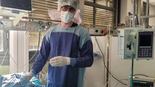 Médico residente indignado: "Estudié 8 años y gano $120 mil, no lleno la heladera"