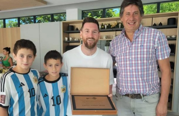 El intendente de Funes tras visitar a Messi para hacerlo ciudadano ilustre: "Es muy humilde, como se lo ve en los medios"