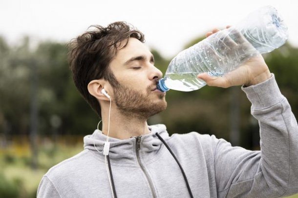 ¿Cuánta agua deberíamos tomar?