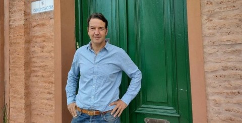 La historia de Felipe Viñals, un "hijo arcoíris"