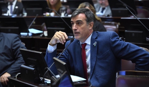 Esteban Bullrich: "Hay que aislar al virus y no a la gente"