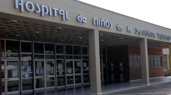 Una almacenera auxilió a un nene que había sido golpeado con un palo en la cabeza por su madre