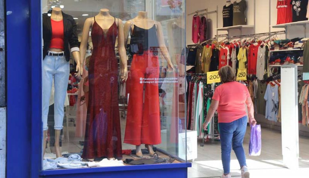 Cuando vestirse es una odisea: el desafío para encontrar variedad de talles y el defasaje de precios