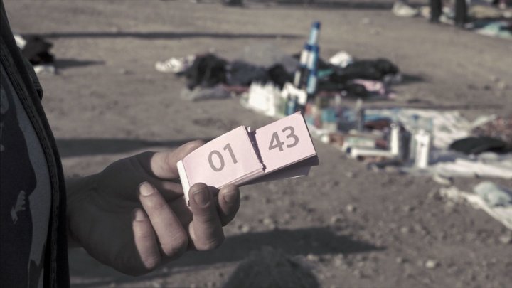 Lotería de la miseria: cómo funcionan el trueque y los sorteos de comida en Merlo