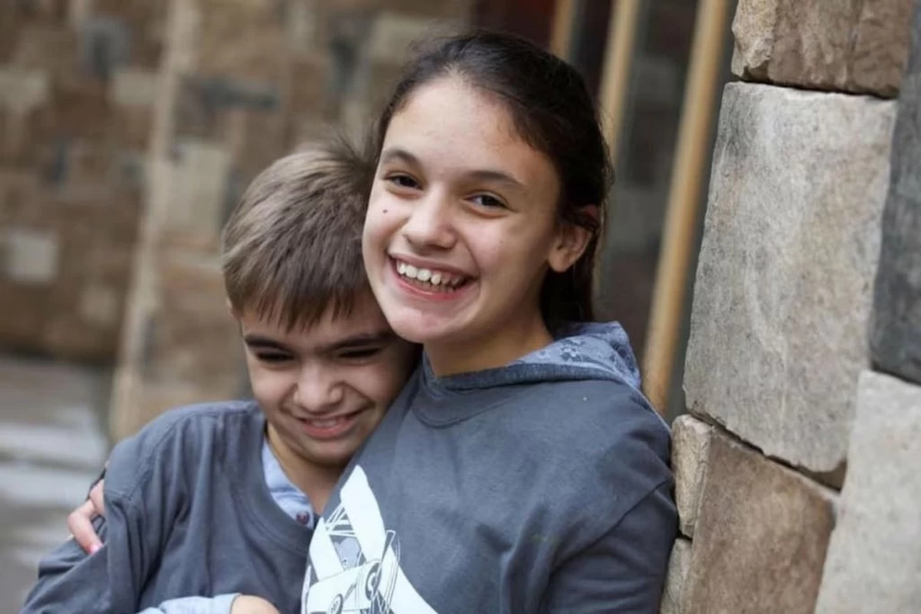 Giuliana y Facundo son hermanos y tienen la enfermedad neurodegenerativa de Tay Sachs: “Intentamos no pensar para no volvernos locos"