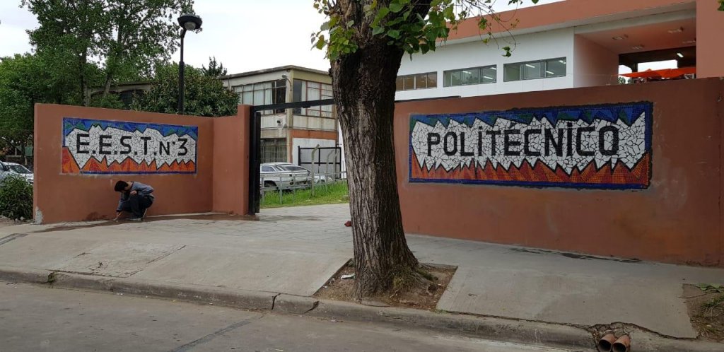 Madre de un alumno del politécnico de Berazategui: “Las autoridades del colegio amenazan con sanciones si los chicos se escapan de los ladrones dentro de la institución”