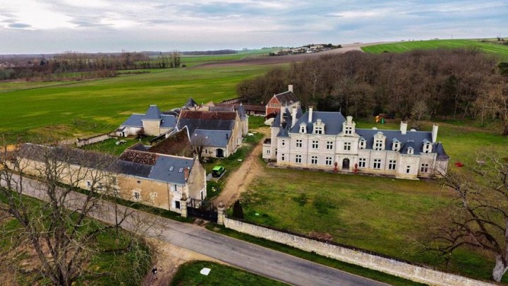 Un correntino compró un castillo en Francia: se mudó y estuvo meses sin luz ni agua.