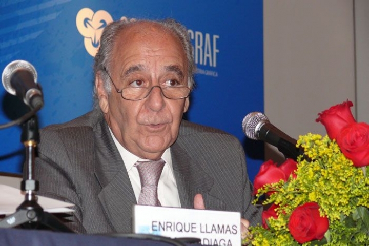 Enrique Llamas de Madariaga: "En mi libro hay recuerdos de un periodista, en una época donde se acaban los periodistas"