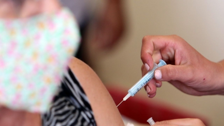 Investigan la vacunación irregular de cuatro personas en Mendoza