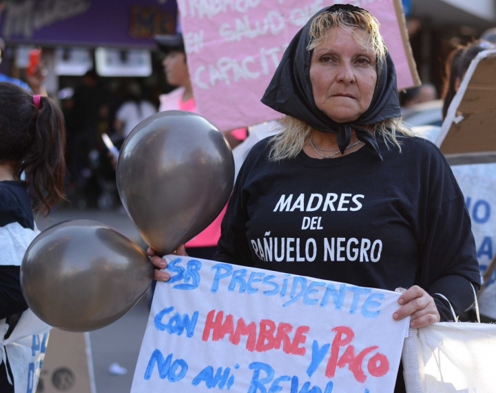 El dolor de las Madres del Pañuelo Negro en su lucha para que los jóvenes superen las adicciones