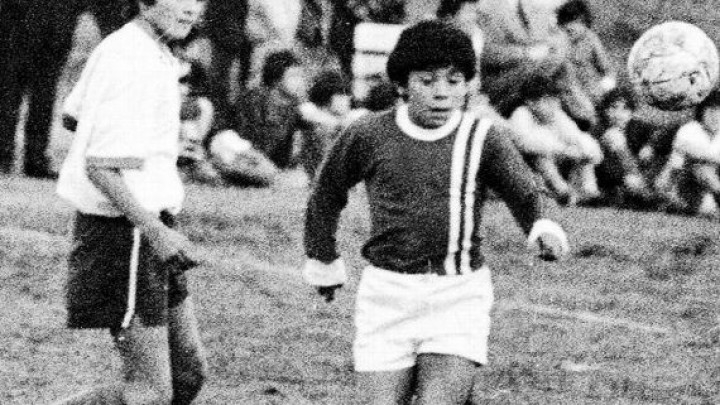"Toti" Marenda recordó al Diego Maradona niño: "Venía al vestuario, se ponía encima de la pelota y escuchaba las charlas técnicas"