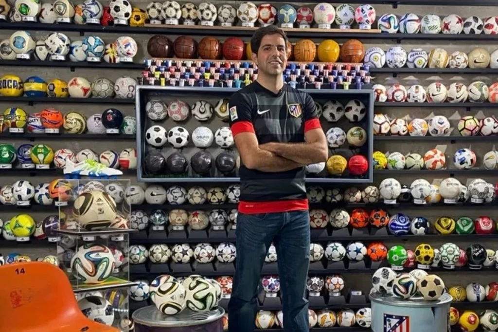 Tiene el récord Guinness en colección de pelotas de fútbol : “Mi mujer me dijo que iba ser padre con una pelota"