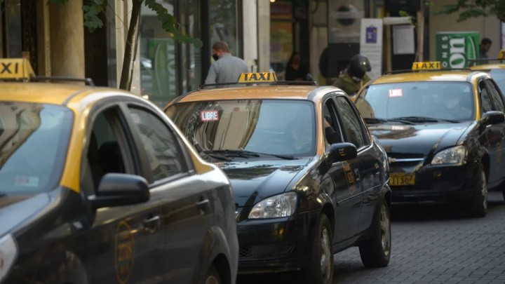 Tras la pandemia, se redujo a la mitad la circulación de taxis