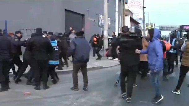 La Policía reprimió una protesta de estudiantes contra la inseguridad en Villa Fiorito