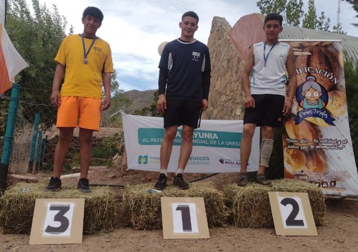 Mendoza: Ganó el segundo puesto de una maratón corriendo en alpargatas
