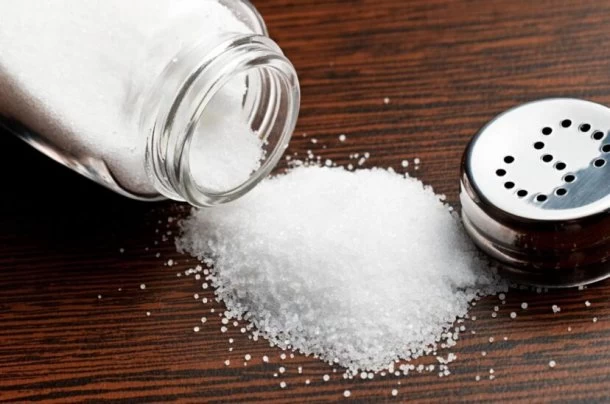 No son lo mismo: la diferencia entre la sal y el sodio