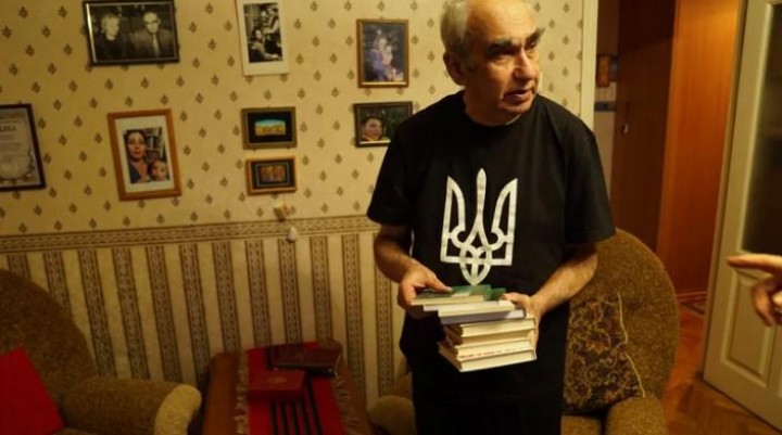 Es el traductor ucraniano de Borges, tiene 75 años y decidió quedarse en Kiev: “Espero sobrevivir al imperio ruso”