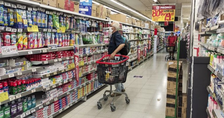 El Gobierno le pidió a los supermercadistas mantener los precios de 900 productos hasta enero